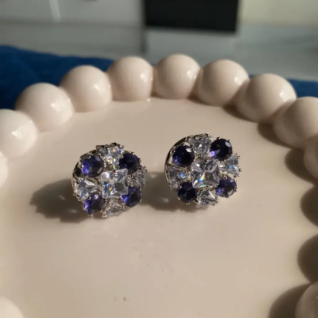 [MJ-562] Silver-Plated Blue & Crystal Floral Stud Earrings