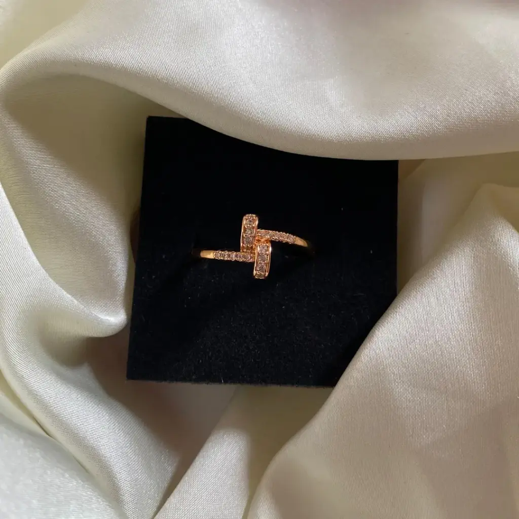 DC Jewelry Sparkling Criss-Cross Ring – Rosegold Polish | Adjustable AD Finger Ring