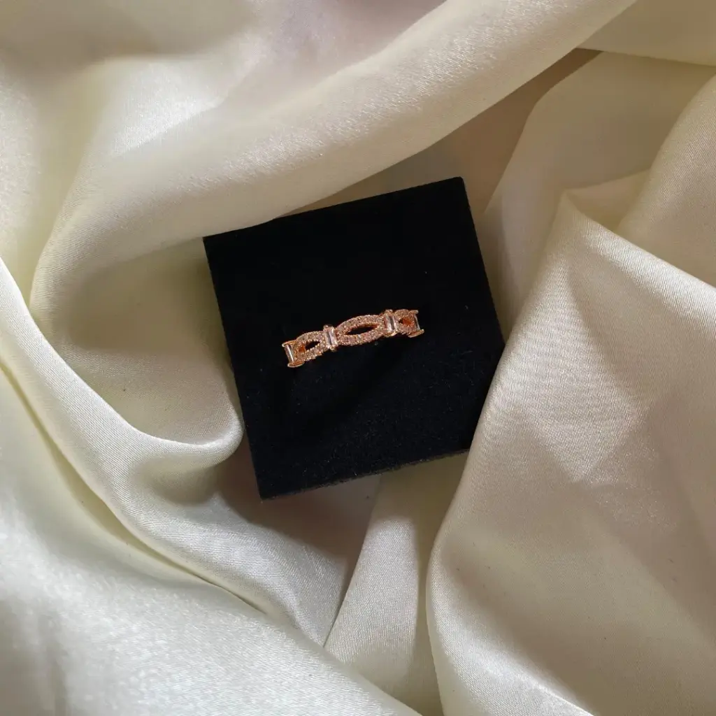 [MJ-172] DC Jewelry Infinity Leaf Band – Stylish CZ Finger Ring in Rosegold Polish