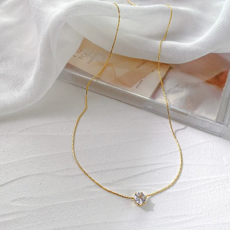 Minimal Solitaire Pendant Necklace for Women