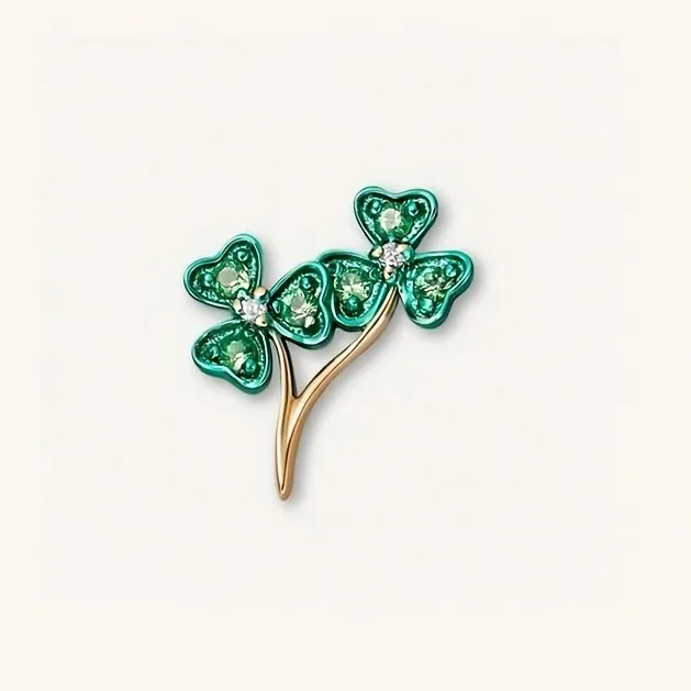 Clover charm