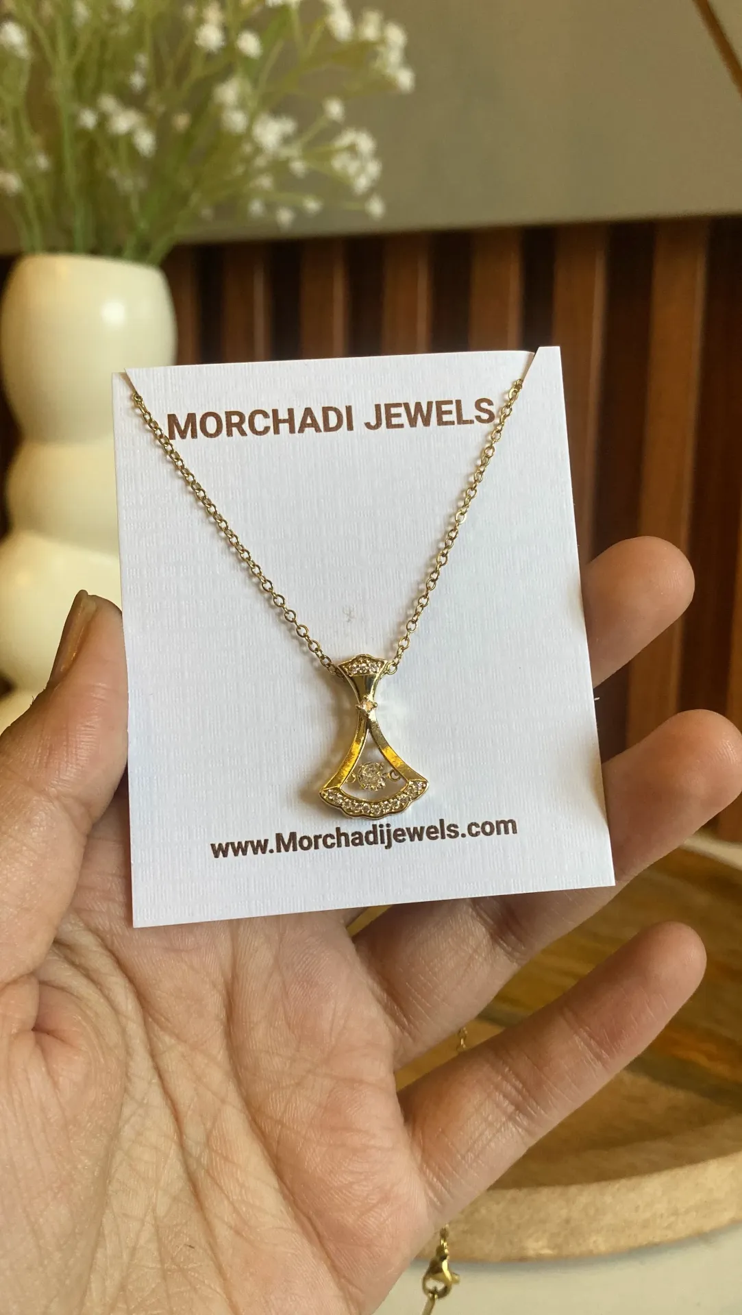 [MJ-250] Fan-Shaped Crystal Pendant Necklace