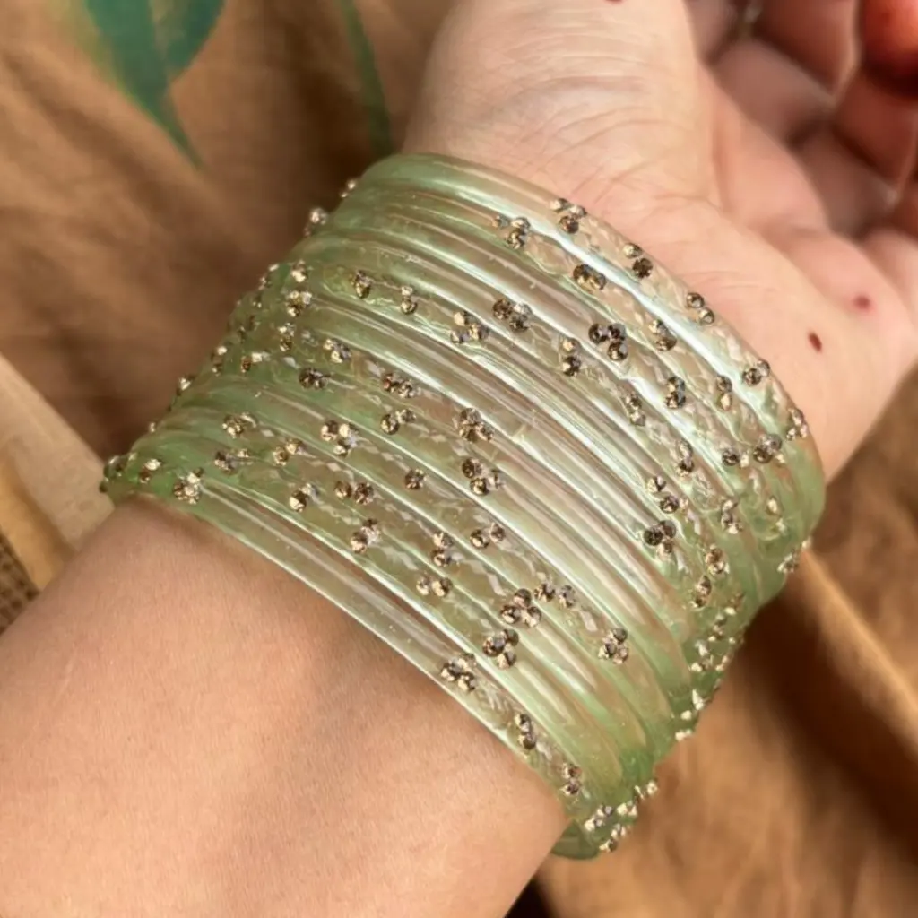 Pastel Green Antique Glass Bangle Set (2.4)