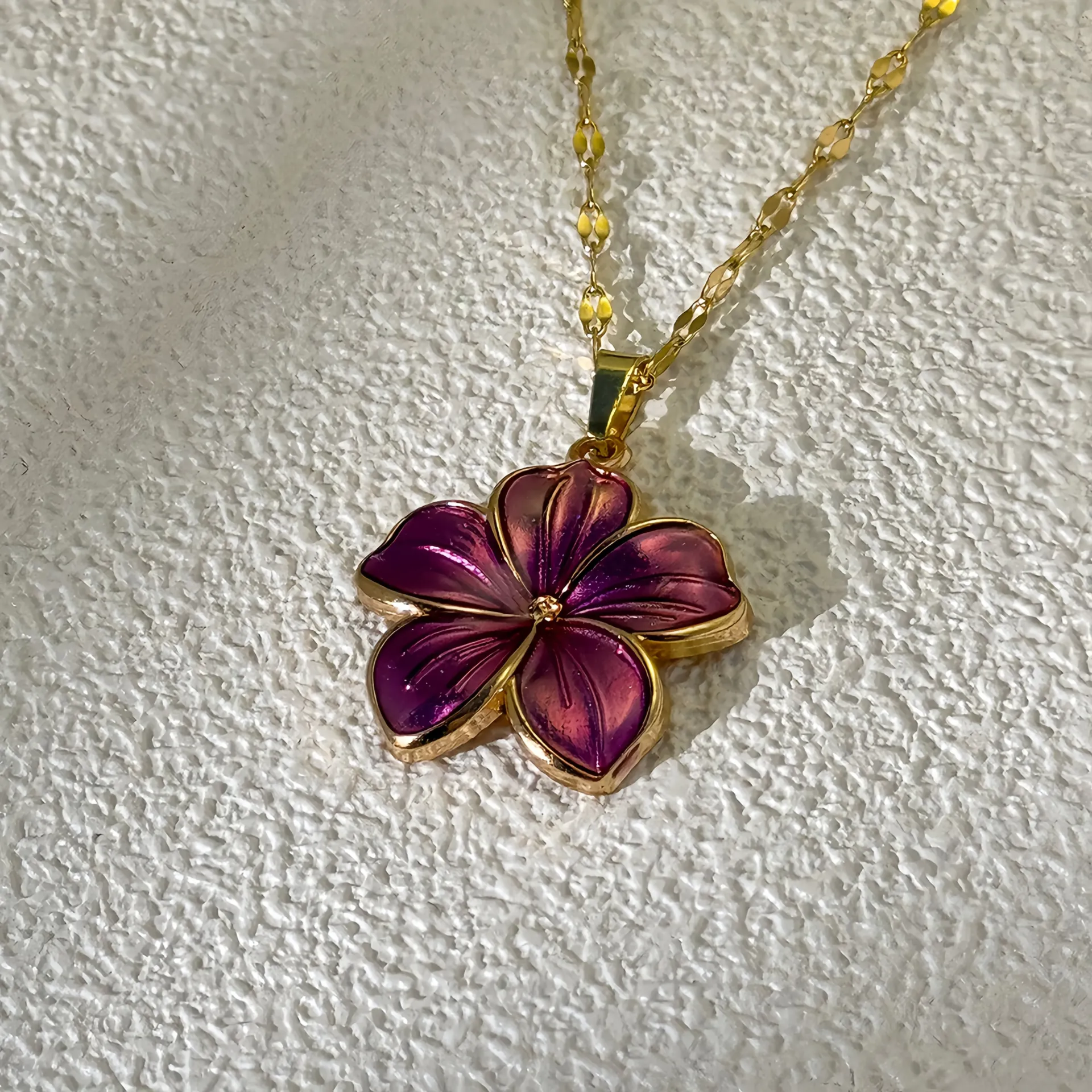 [MJ-479] Purple Enamel Floral Gold Pendant Necklace