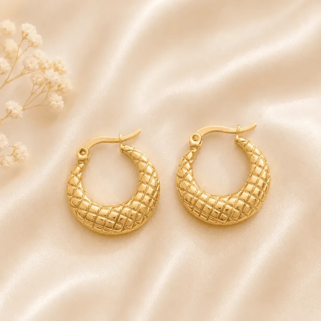 [MJ-482] Quilted Grid Gold Stainless Steel Hoop Earrings