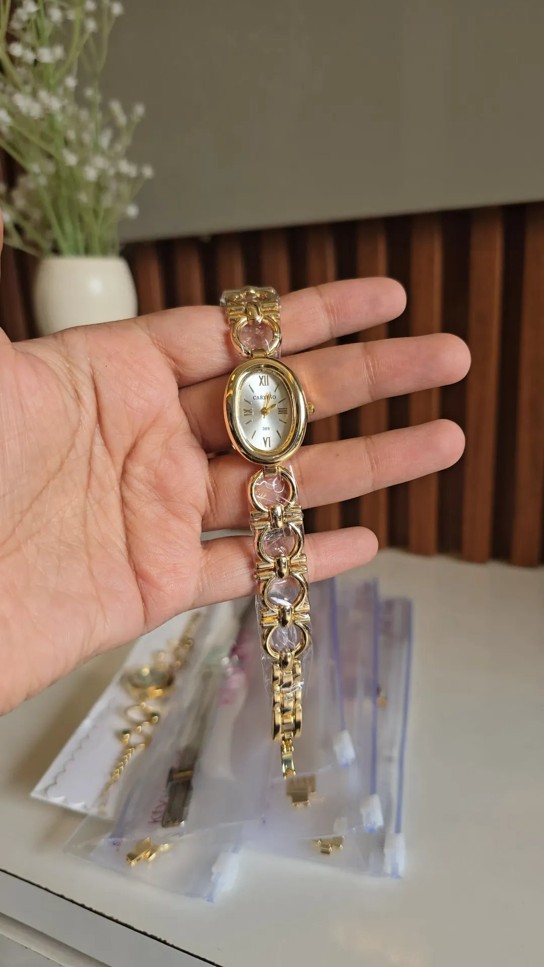 Vintage Anti-Tarnish Gold White Dial Crystal Bracelet Watch for Women