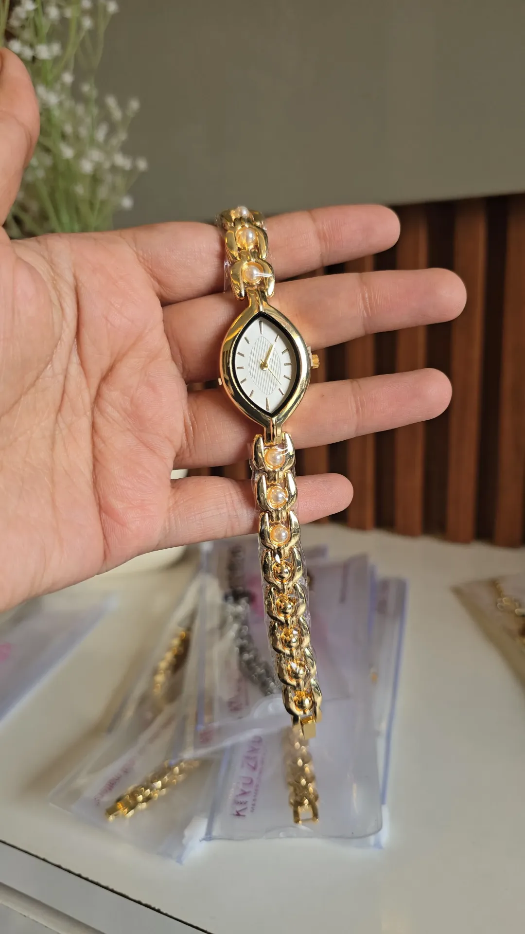 Vintage Anti-Tarnish Gold White Dial Pearl Bracelet Watch for Women