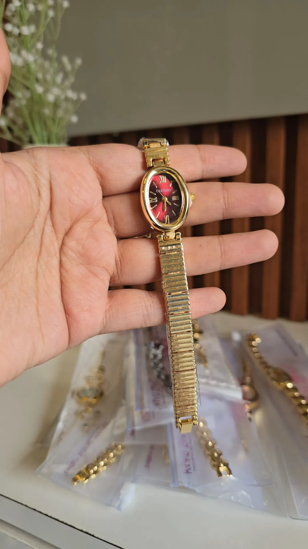 Vintage Anti-Tarnish Gold Red Dial Bracelet Watch for Women