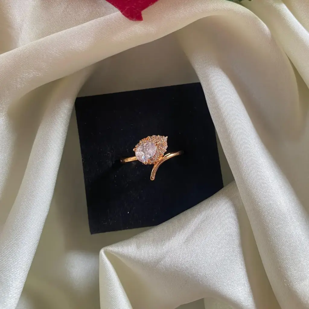 [MJ-154] Cushion Halo CZ Gold-Plated Ring