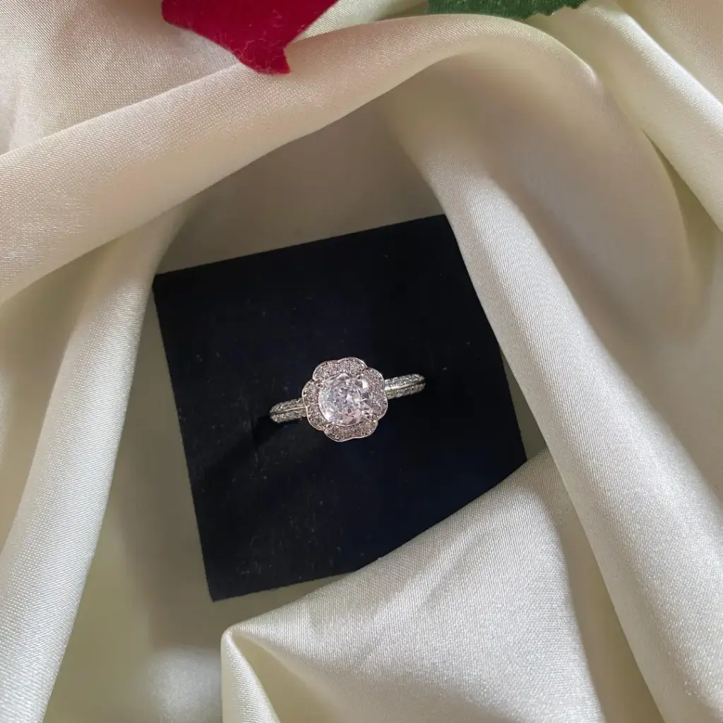 [MJ-255] Floral Halo Solitaire CZ Silver-Plated Ring